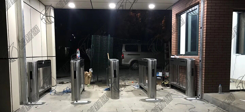 創(chuàng)新通速通擺閘